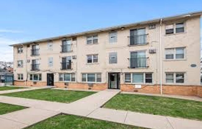3830-3832 W 63rd (West Lawn)