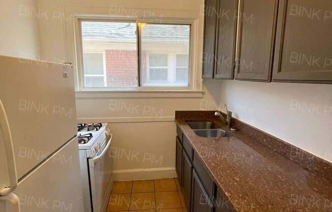 1 bed, 1 bath, $800, Unit Upper 1