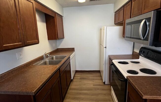 2 beds, 1 bath, 770 sqft, $825, Unit #2