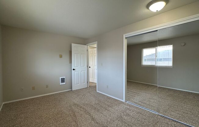 2 beds, 1 bath, 840 sqft, $1,295, Unit 24