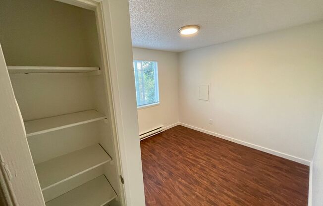 2 beds, 1 bath, 780 sqft, $1,155, Unit 21