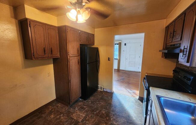 3 beds, 1 bath, $1,295