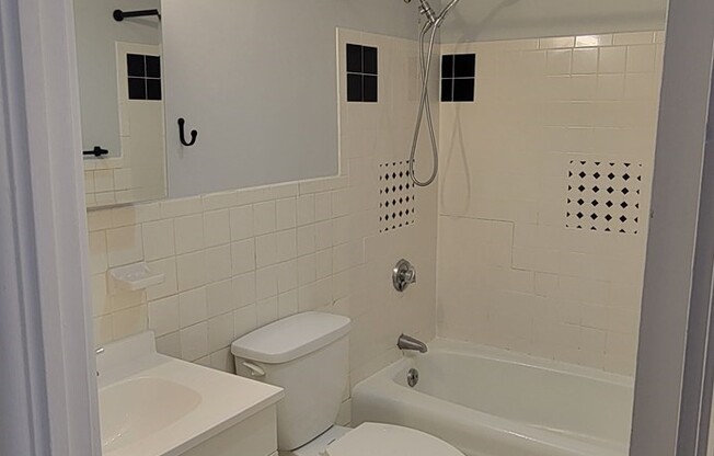 2 beds, 1 bath, 1,000 sqft, $2,350, Unit 0