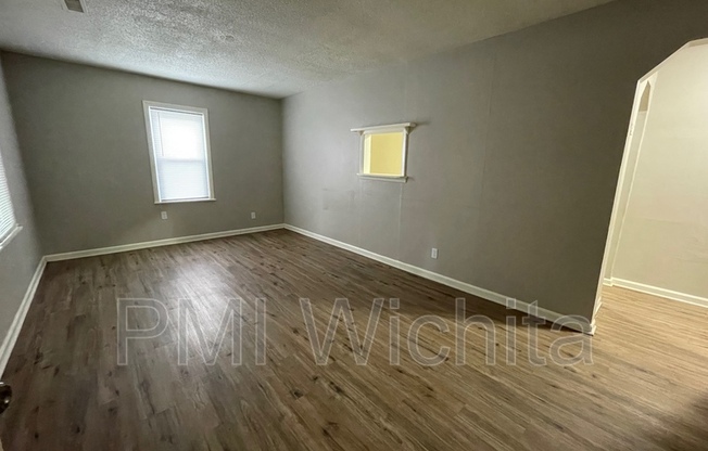 2 beds, 1 bath, 768 sqft, $995