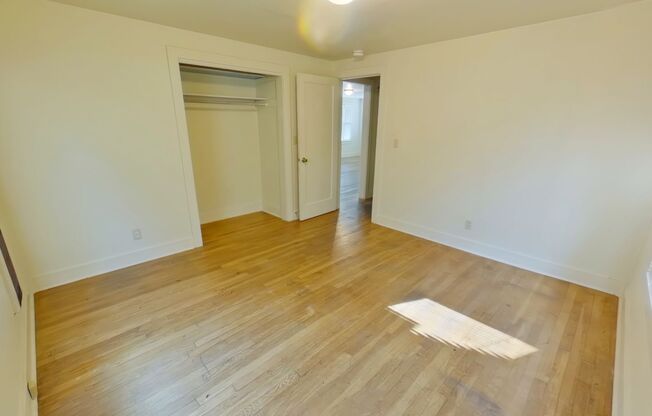 2 beds, 1 bath, $1,450, Unit B