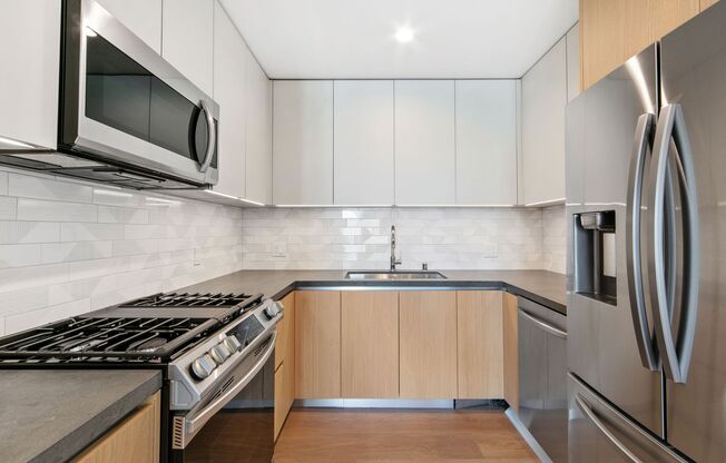 3 beds, 2 baths, 1,015 sqft, $5,400, Unit 202