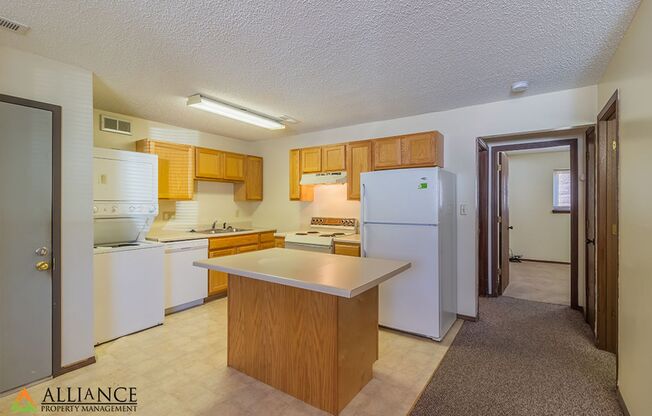 2 beds, 1 bath, 847 sqft, $850, Unit 03