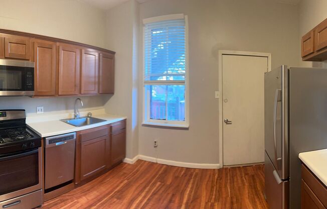 1 bed, 1.5 baths, 670 sqft, $860, Unit 1W