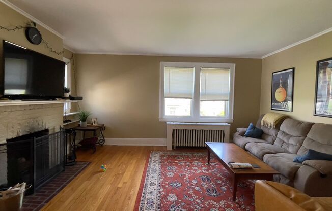 1 bed, 1 bath, 1,000 sqft, $1,800, Unit 11-204