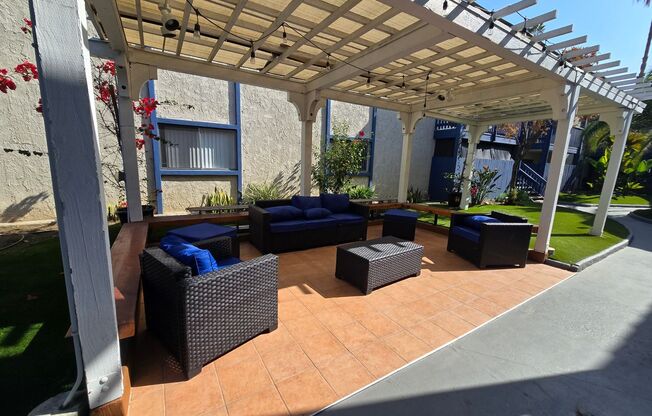 2 beds, 2 baths, 1,000 sqft, $3,295, Unit 209