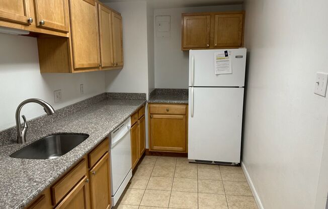 2 beds, 1 bath, 1,247 sqft, $2,000, Unit Old King Edward 18