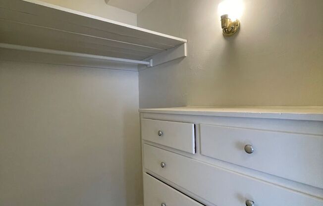1 bed, 1 bath, 576 sqft, $1,595, Unit 14