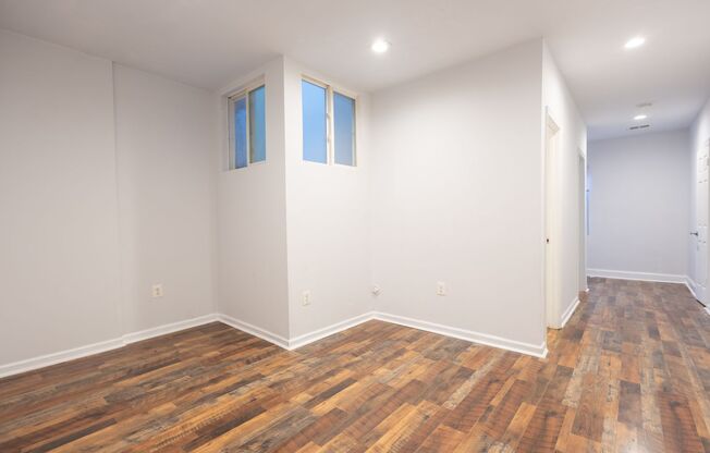 Cozy 3 BR/1 BA Apartment in Randle Highlands!