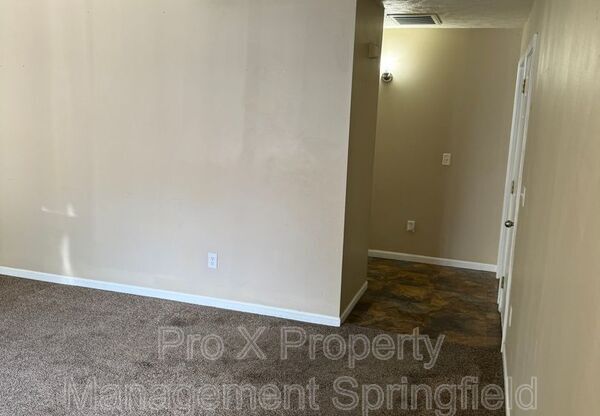 3 beds, 1 bath, 1,000 sqft, $1,045