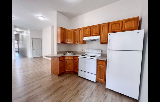 3 beds, 1 bath, 943 sqft, $1,750, Unit 202