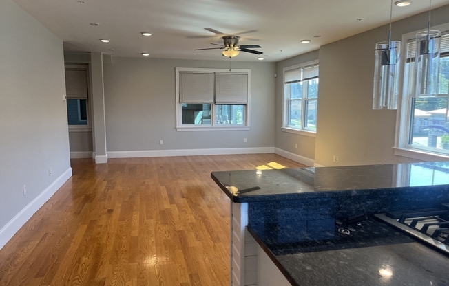 3 beds, 2.5 baths, 1,876 sqft, $4,250, Unit 13