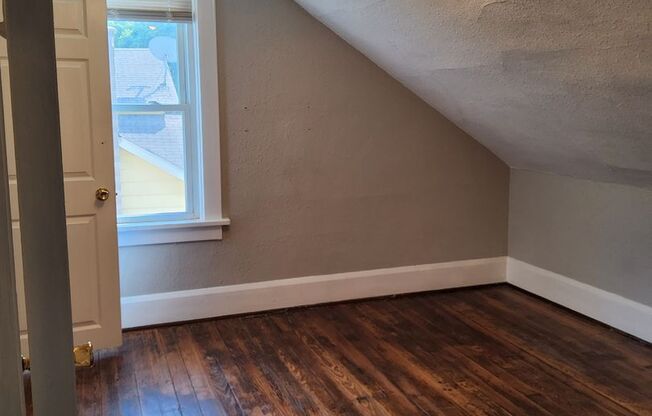 2 beds, 1 bath, $1,150