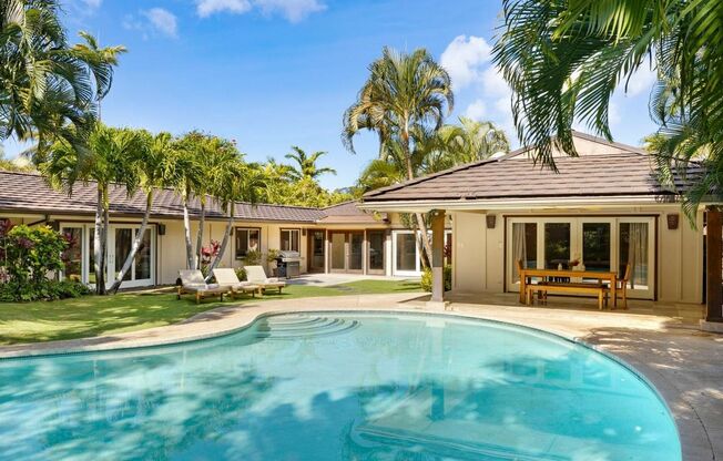 Modern Tropical Home w/Pool, Private Yard, & A/C. Kahala Breeze
