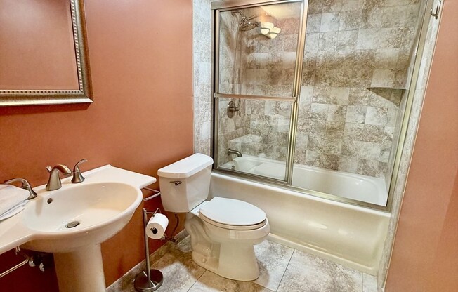 3 beds, 2 baths, 1,644 sqft, $4,600, Unit 711