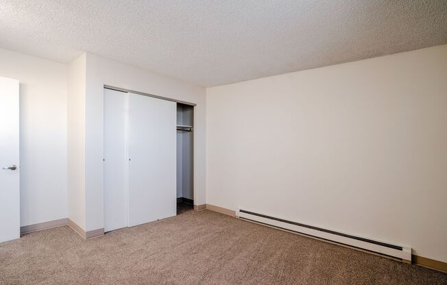 2 beds, 1 bath, 1,015 sqft, $1,650, Unit 191