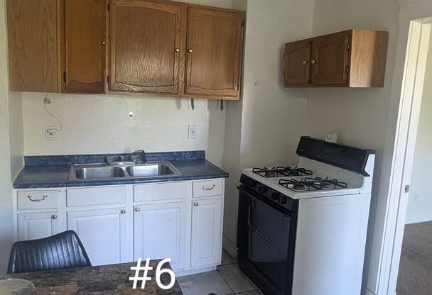 2 beds, 1 bath, $875