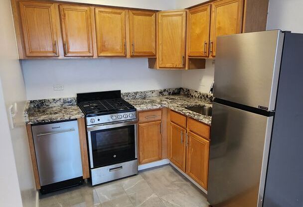 Studio, 1 bath, 350 sqft, $1,250, Unit 105