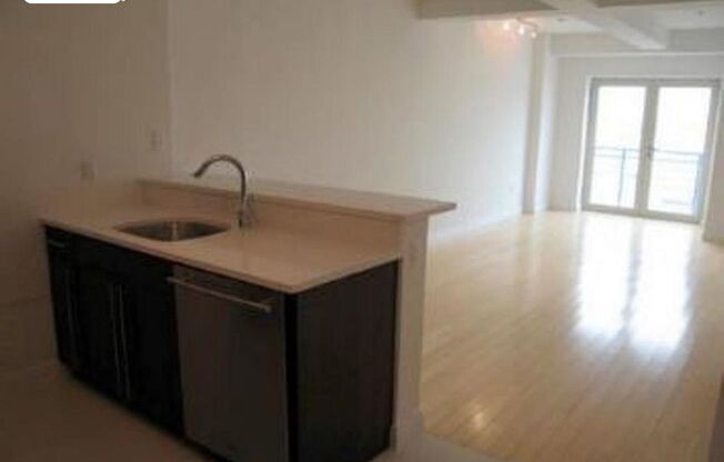 1 bed, 1 bath, $3,500, Unit 6C