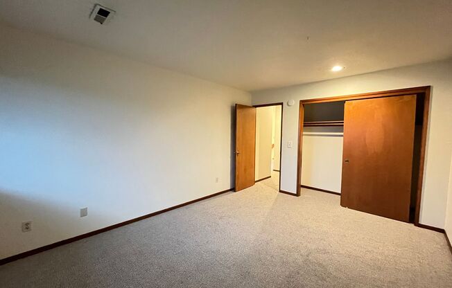 2 beds, 1.5 baths, $2,095, Unit #20689