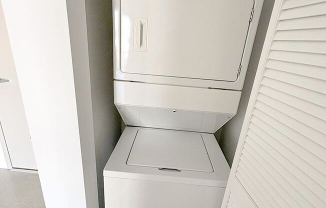 Studio, 1 bath, 737 sqft, $2,550, Unit Unit 302