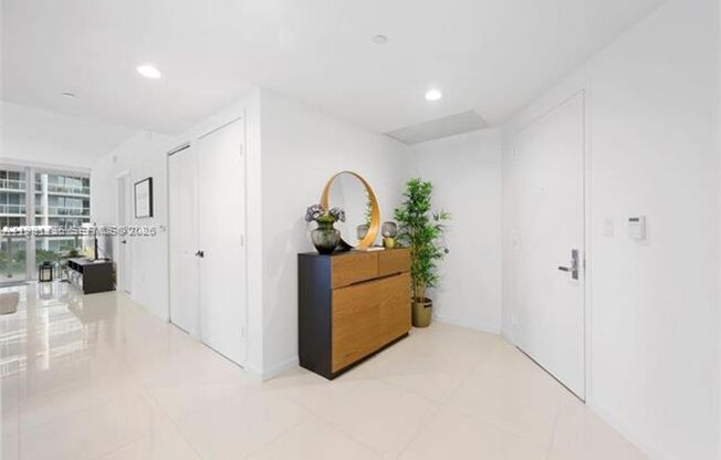 2 beds, 2 baths, 1,327 sqft, $5,100, Unit 495 Brickell Ave # 1610