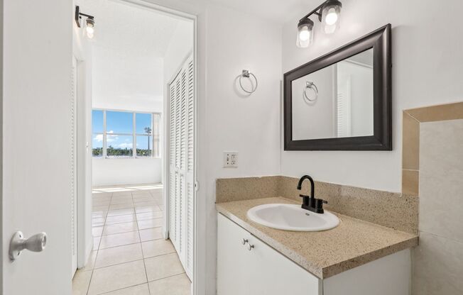 1 bed, 1.5 baths, 780 sqft, $1,850, Unit 210N