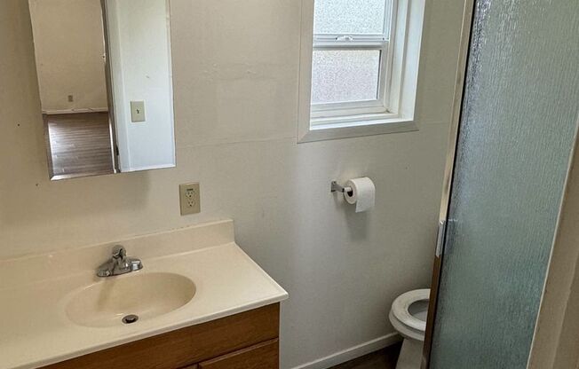 2 beds, 1 bath, $1,195, Unit 636 F St. Unit A