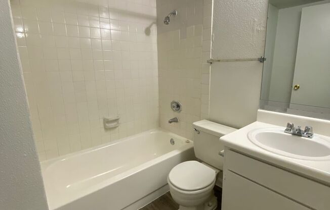 2 beds, 2 baths, 1,003 sqft, $1,050, Unit 2701