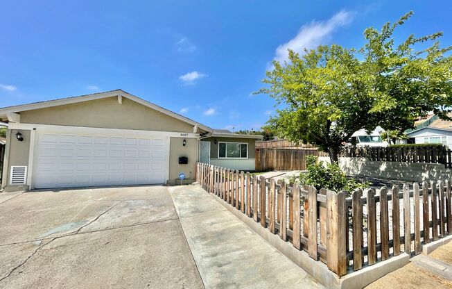 Great 3B/2BA Home in Spring Valley!