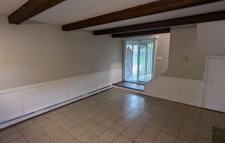 3 beds, 1 bath, 1,100 sqft, $1,050, Unit Unit 10