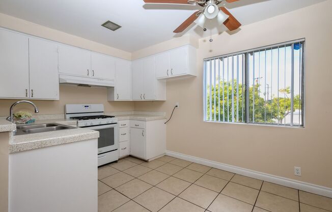 Silverwood Apartments (538,550,562)