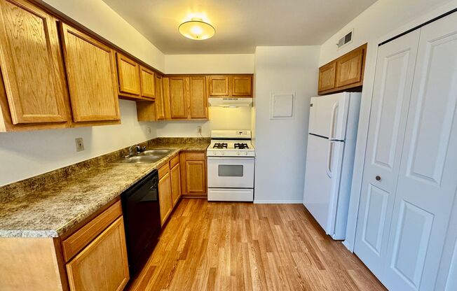 2 beds, 1 bath, 1,000 sqft, $1,345, Unit 623 Flint Rd. #4