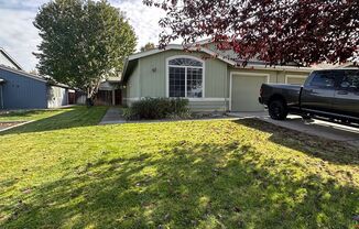 Single Level 2 Bedroom / 2 Bathroom Duplex with Nice Backyard