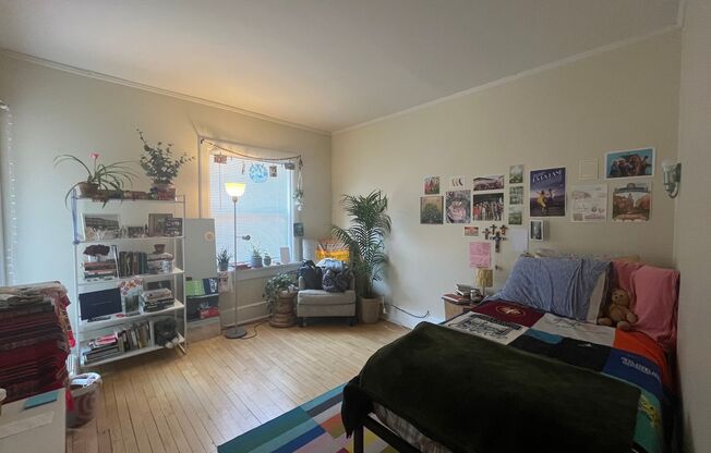 4 beds, 2 baths, $2,295, Unit 10