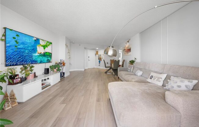 3 beds, 2 baths, $4,200, Unit # 1406