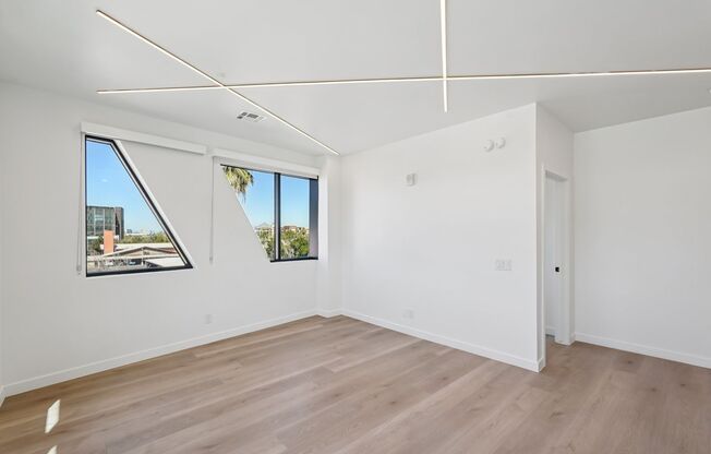 2 beds, 1 bath, 786 sqft, $1,917, Unit 301