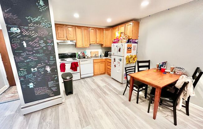 2 beds, 1 bath, 768 sqft, $2,380, Unit 109