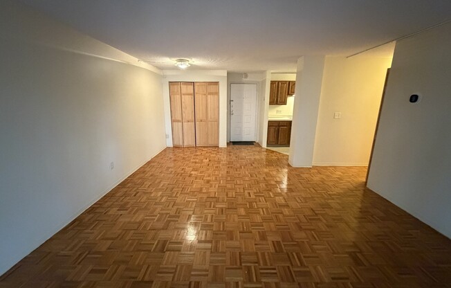 2 beds, 2 baths, 900 sqft, $3,300, Unit 3E