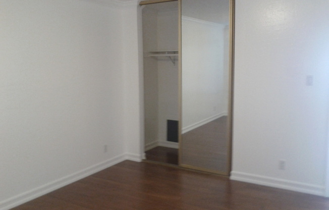 2 beds, 1 bath, $2,850, Unit # 2