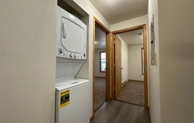 2 beds, 1 bath, $1,045, Unit Unit 5