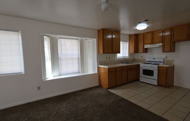 3 beds, 2 baths, $1,650, Unit A