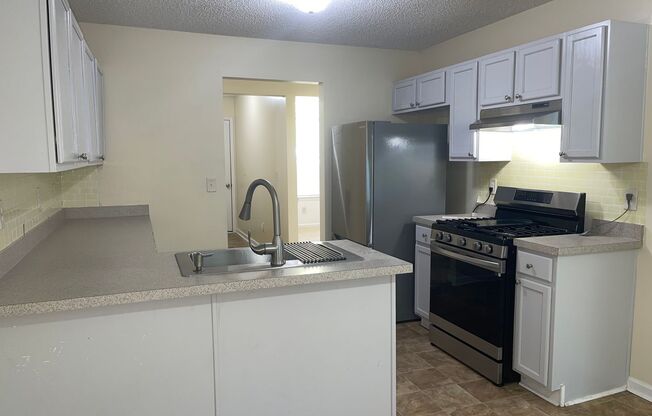 Spacious 3 Bed/2 Bath Ranch in on Quiet Well Kept Street!!