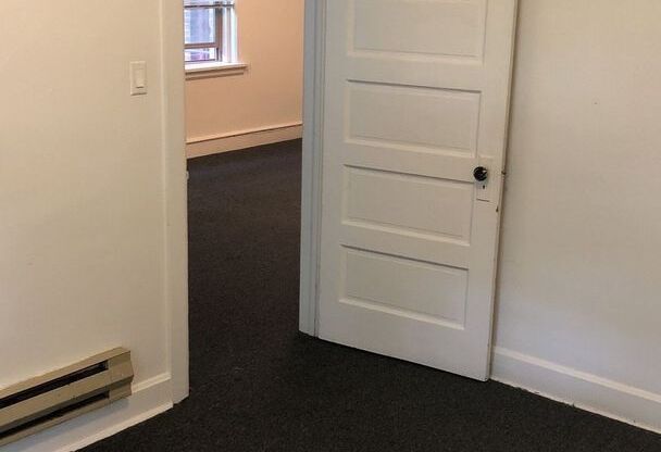 2 beds, 1 bath, $810, Unit J