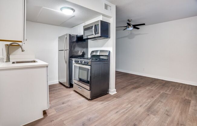 1 bed, 1 bath, $895, Unit 112