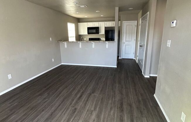 2 beds, 1 bath, 896 sqft, $825